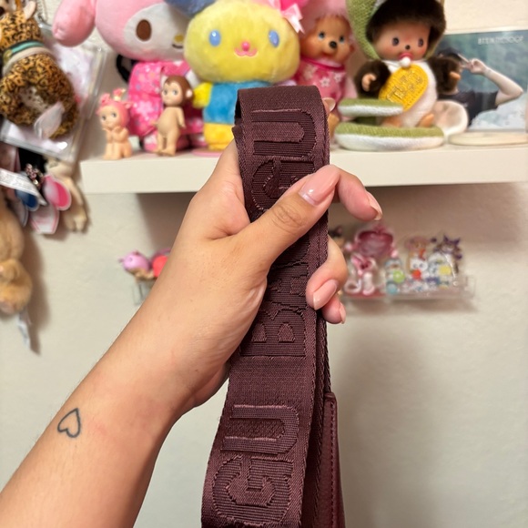 NWOT BAGGU Medium Recycled Leather Crescent Bag
Mahogany - Picture 7 of 8